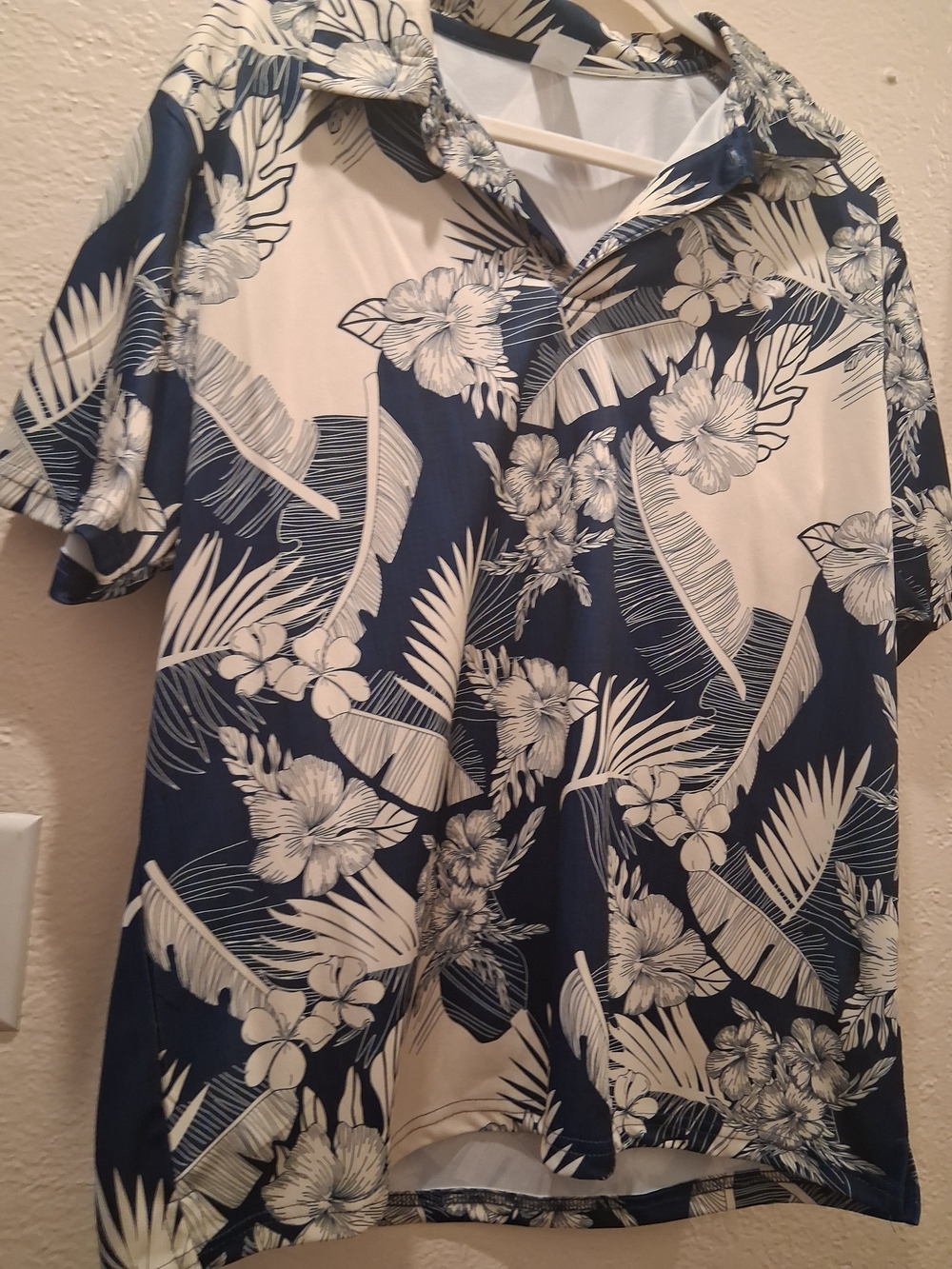 Men's Navy and White Floral Casual Button-Down Shirt Pullover.